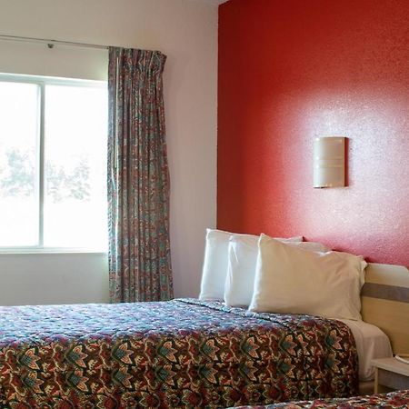 Morgantown Inn & Suites Екстериор снимка