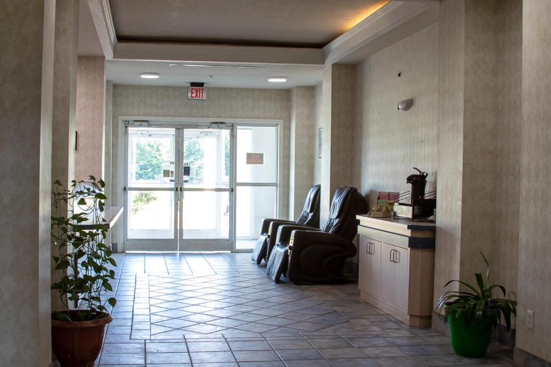 Morgantown Inn & Suites Екстериор снимка
